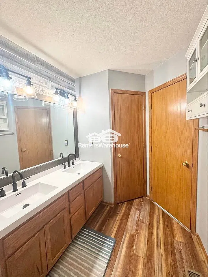 Two Bedroom Townhouse- West Des Moines — Photo 3
