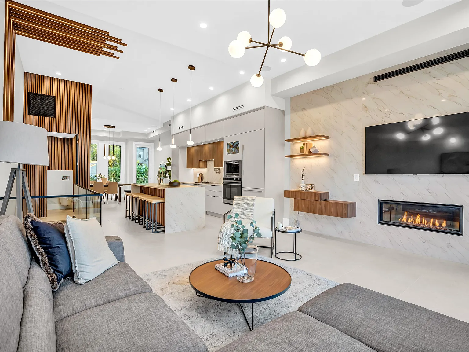 5 bed, 2400 sqft, $9,000 — Photo 1