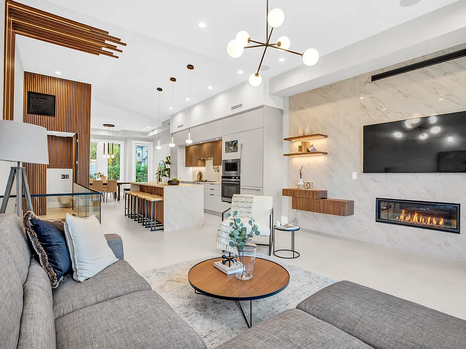 2380 Marine Dr