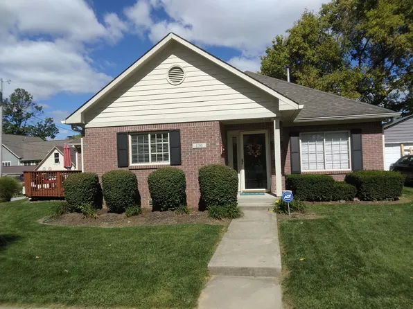 130 1st St NE, Carmel, IN 46032