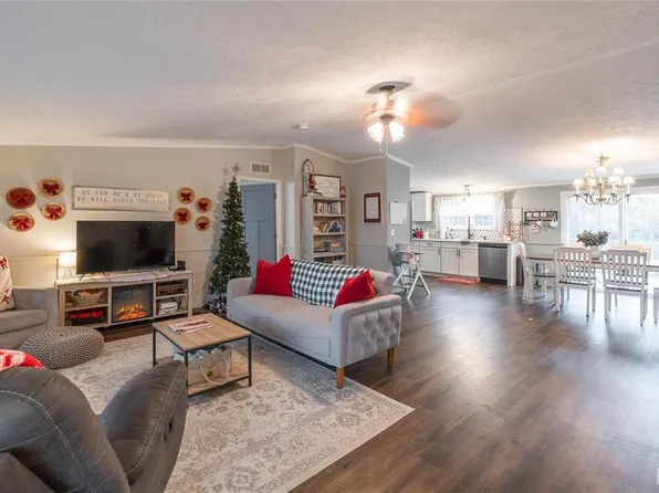 704 Ogle Dr, Richland, MO 65556