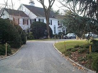 1312 Club Dr, Hewlett, NY 11557