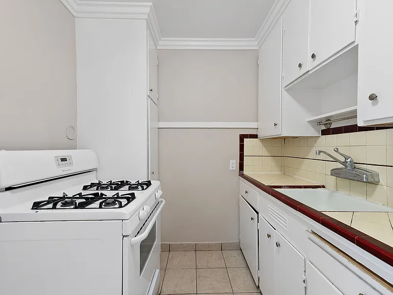 325 E William St #6 — Photo 3