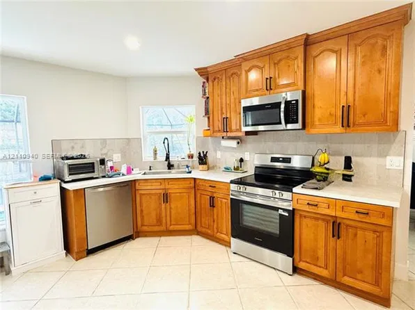 18438 NW 9th St #0, Hollywood, FL 33029