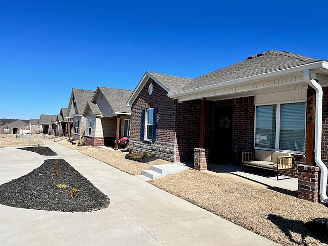 Great sidewalks and trails for walking/jogging. You love the Clusters at Crystal Springs Village!