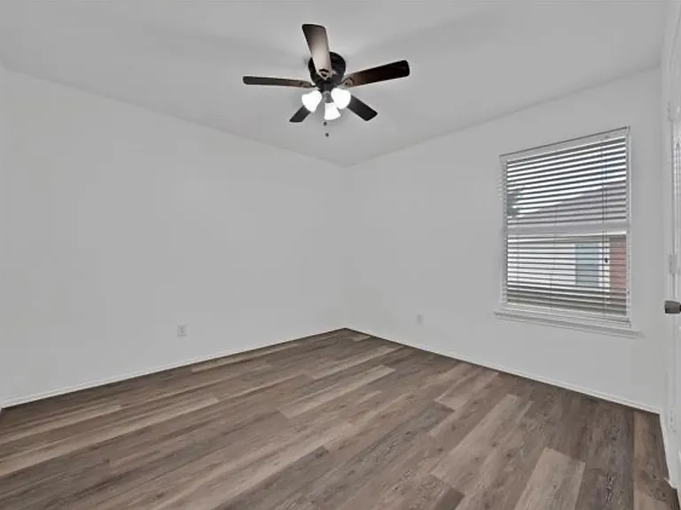 1002 Manassas Dr — Photo 28