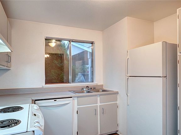 5th image of 10332 15th Avenue Ct E