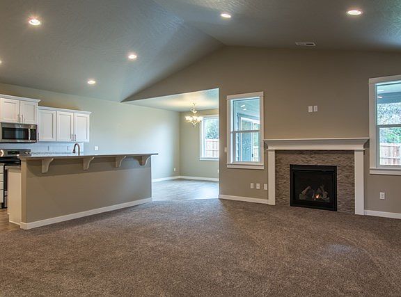 3rd image of 2207 Leonard Dr