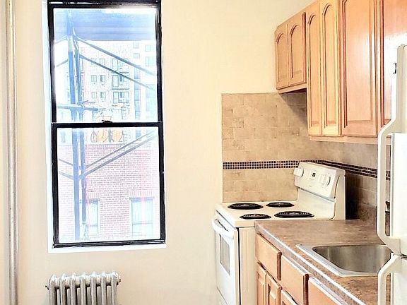 3rd image of 2303 28th Ave APT 4B
