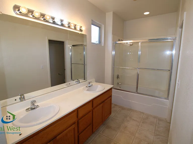 3158 Regency Ave — Photo 15