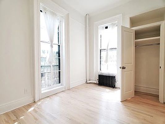 5th image of 111 S Oxford St APT 4
