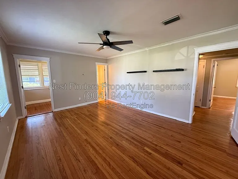 1309 Macarthur St — Photo 2