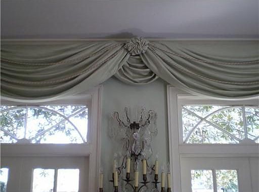 3rd image of 2726 Saint Charles Ave