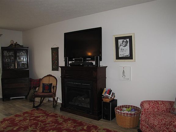 5th image of 125 Pearce Pl