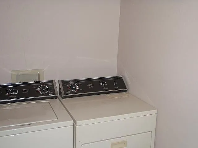 3398 Fountain Palm Dr — Photo 10