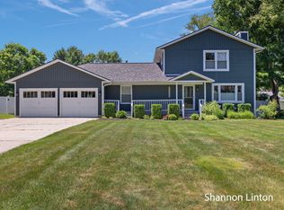 12133 Sandy Woods Dr, Grand Haven, MI 49417
