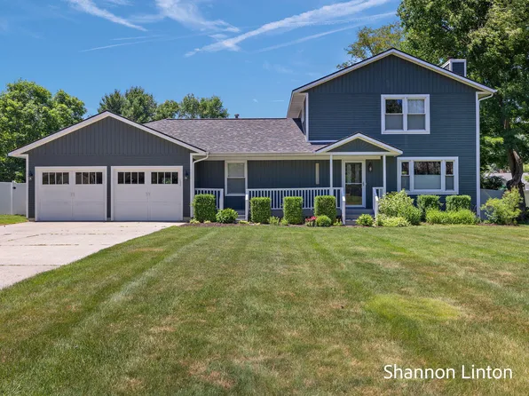 12133 Sandy Woods Dr, Grand Haven, MI 49417