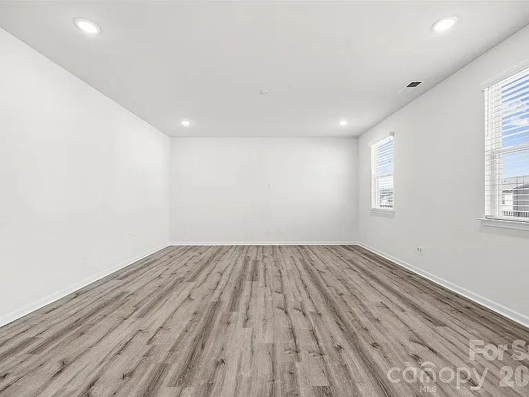 7024 Maple Run Cir — Photo 28