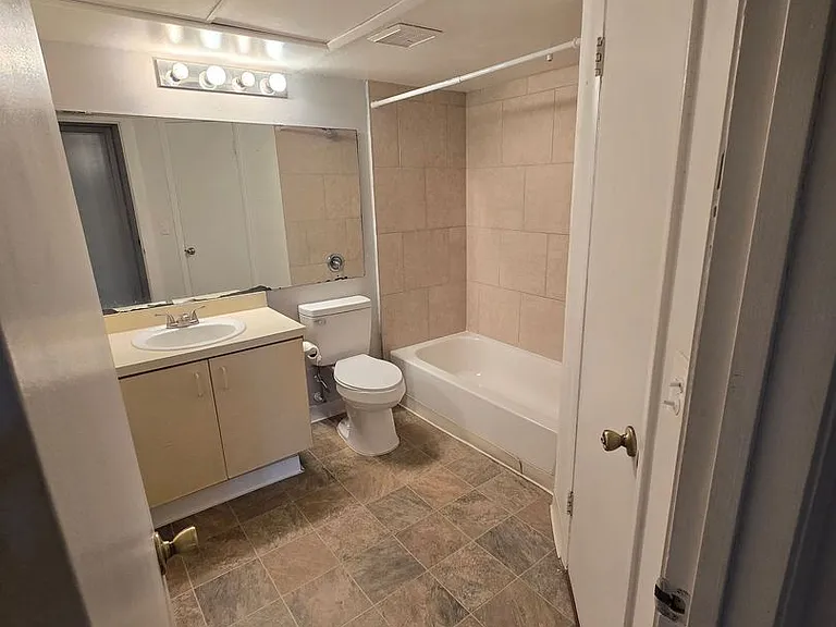 300 Lakepointe Dr #204 — Photo 13
