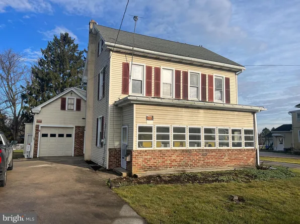 275 E Main St, Leola, PA 17540