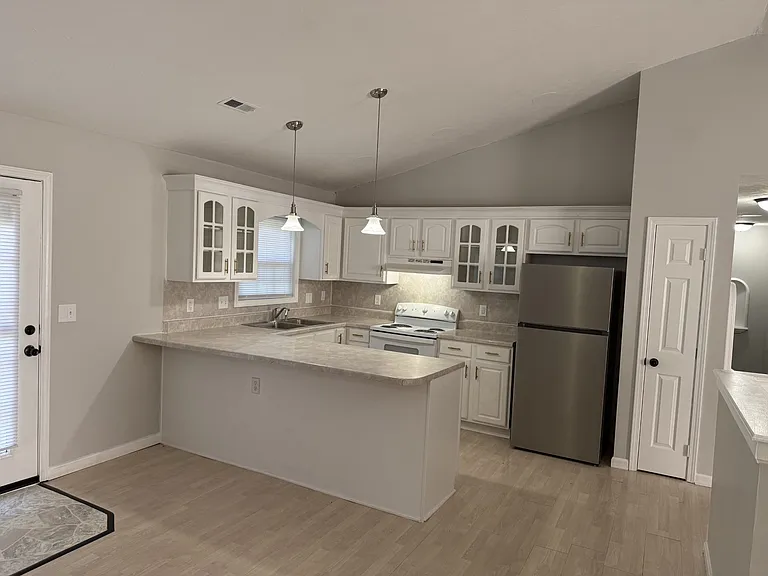 Tulip Ct — Photo 4