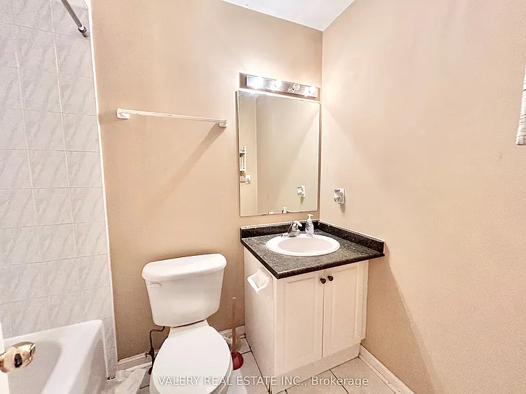 80 Acorn Pl #61 — Photo 4