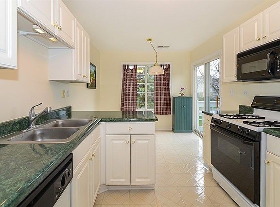 4th image of 1525 Thornfield Ln APT 6