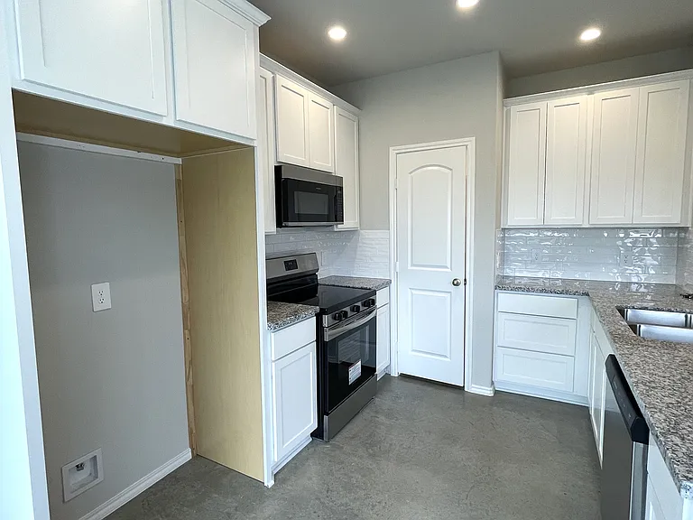 6 Greenway Dr — Photo 8