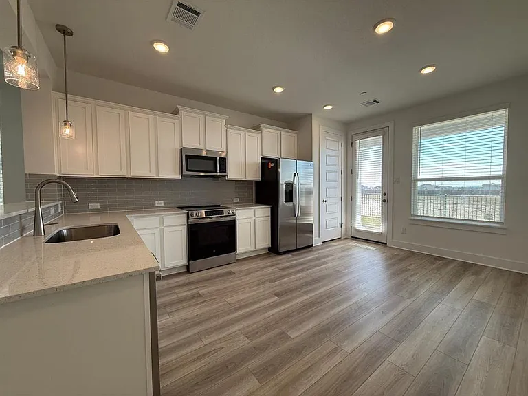 2027 Cora Ivy Ln — Photo 7