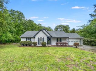 102 Stoneview Dr, Hoschton, GA 30548