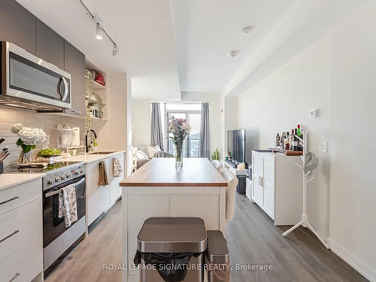 2300 Saint Clair Ave W #815 — Photo 9