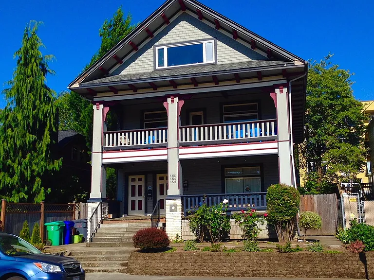 4318 N Vancouver Ave — Photo 1