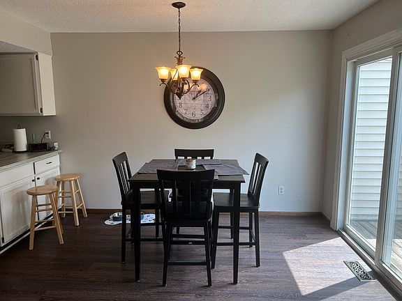 3rd image of 2882 Castleford Ct
