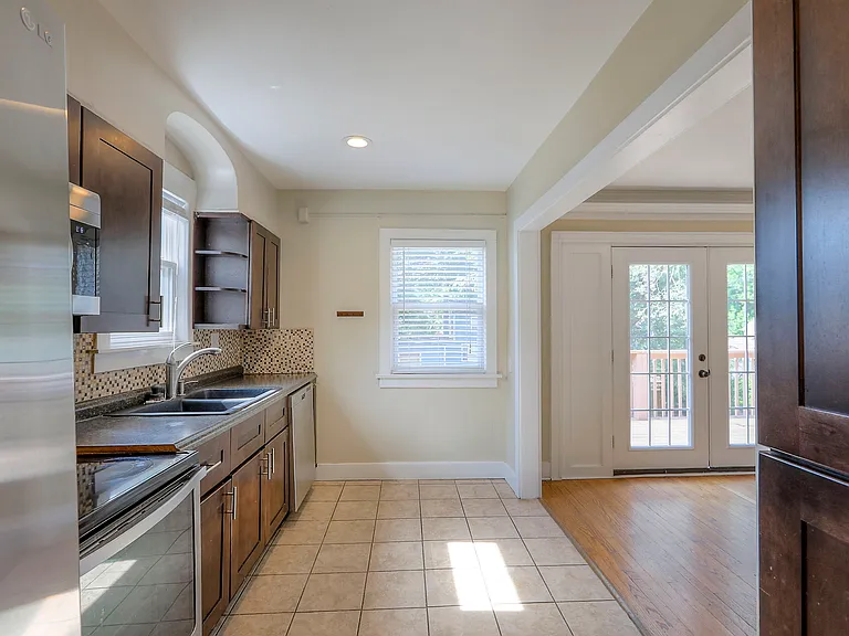 421 E Meyer Blvd — Photo 11