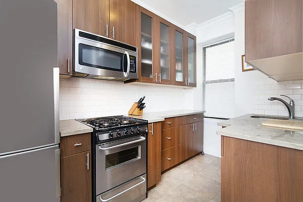 Rented by Avi Nash Associates | media 11
