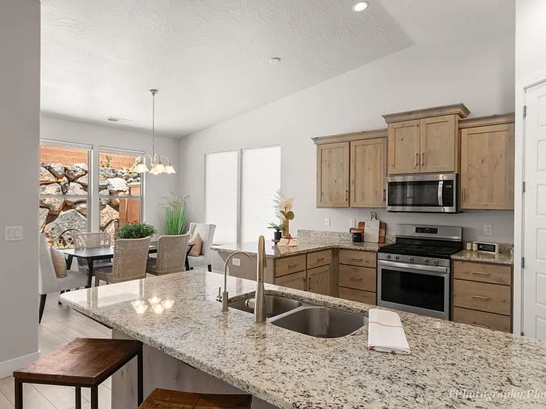 202 W White Pearl Dr — Photo 10