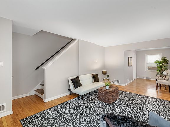 3rd image of 1517 W Farnum Ave