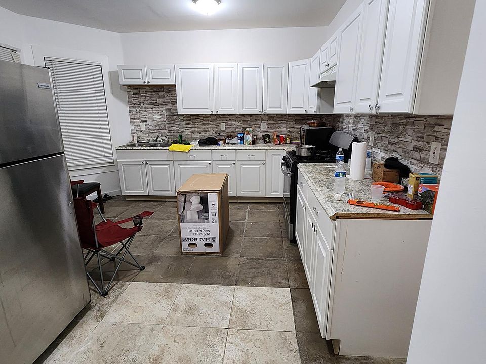 2nd image of 179 Maple St #1