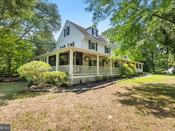 3rd image of 35 Hatton Dr