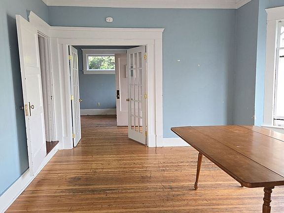 4th image of 818 N Garden St