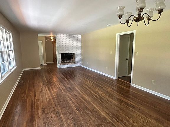 3rd image of 104 Galaxie Pl