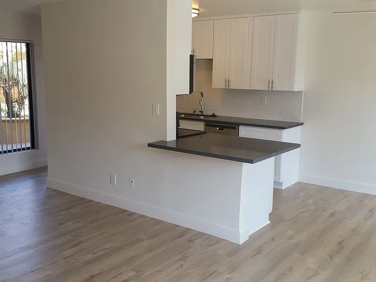 431 Indiana St — Photo 12