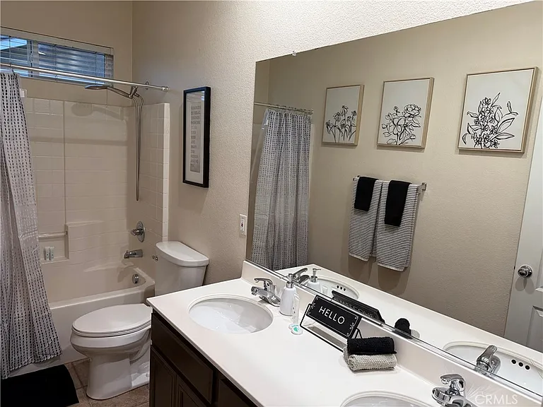 953 Curlew St — Photo 3