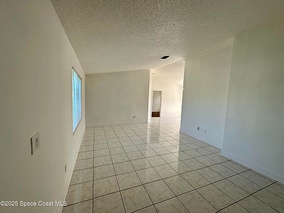 4th image of 454 Vin Rose Cir SE