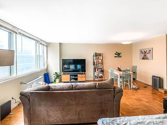 5th image of 200 E 58th St APT 8F