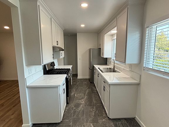 2nd image of 1924 San Pascual St APT 9