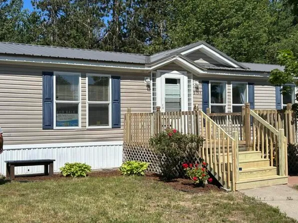 9137 Pine Lake Ct, West Olive, MI 49460