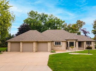 4331 N Silverleaf Ct, Appleton, WI 54913
