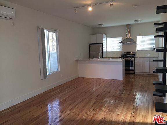 2nd image of 424 N Commonwealth Ave