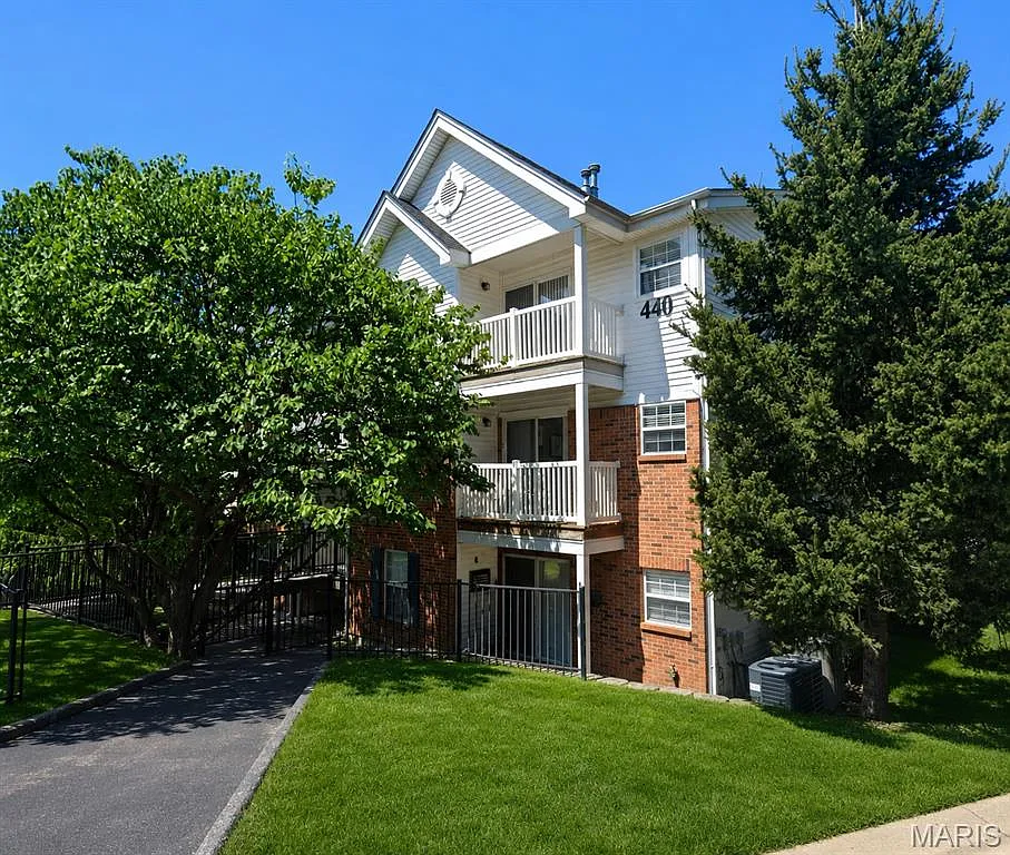 2 bed, 2.0 bath, 1051 sqft, $1,495 — Photo 1